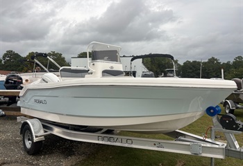 2027 Robalo R160 Boat